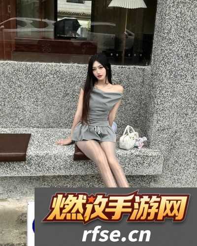 少女偷偷在线观看免费播放电视剧:在卧室里追剧,感受青春的悸动与幻想!
